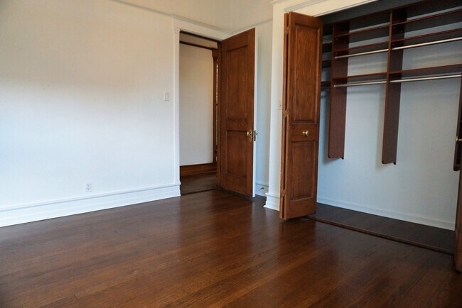 Building Photo - 544 W Fullerton Pkwy