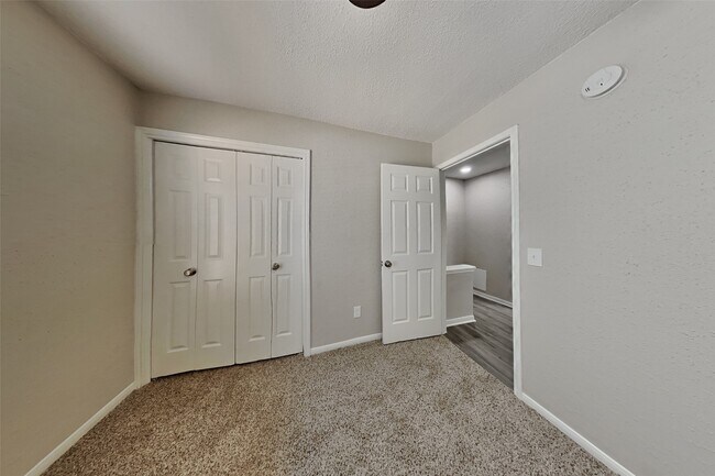 Building Photo - 3414 Green Fields Dr