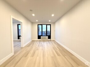 Building Photo - 320 Forrest St