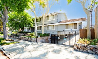 The Thoroughbred with gate to private parking space - 2502 Manhattan Beach Blvd