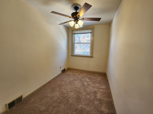 Building Photo - 4927 Woodland Ave