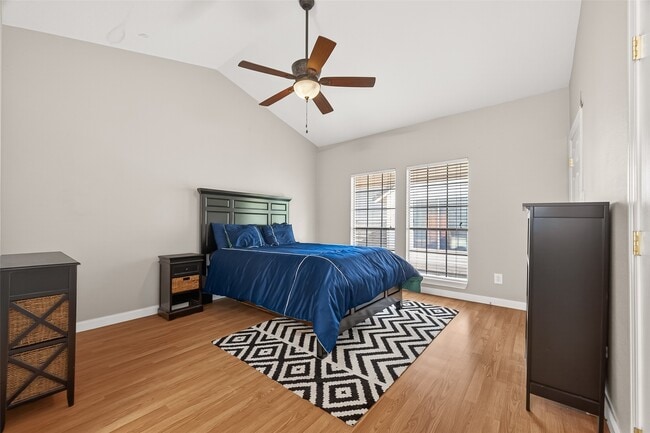 Building Photo - 2211 S Kirkwood Rd