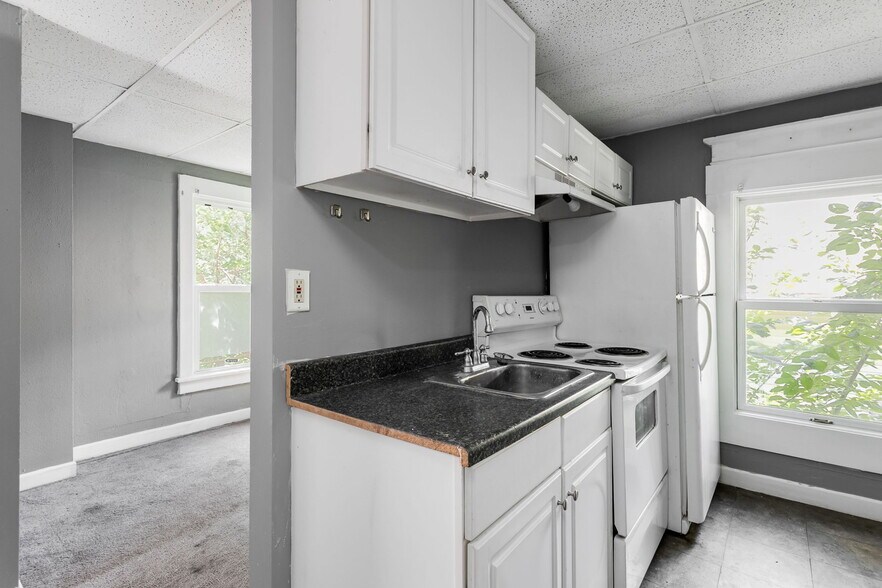 Building Photo - 303 W Lawrence St