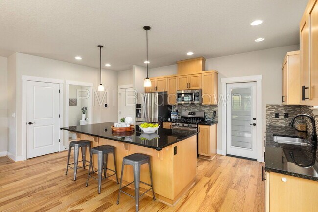 Building Photo - 14780 NW Hydrangea Ct