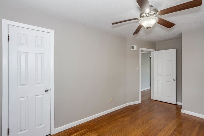 Building Photo - 2 bedroom 1 bath home