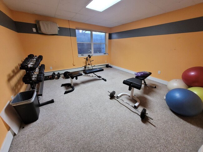 Building Photo - Prime Location 1BR with Luxe Finishes & Amenities - Available August 1st!