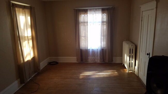 Building Photo - Willmar 2/1 Upper apt available.  Great lo...
