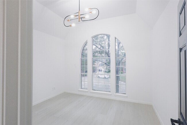 Building Photo - 17527 Sandy Cliffs Dr