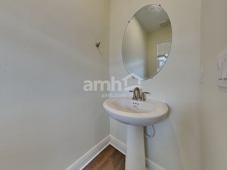 Building Photo - 5939 Sycamore Pl St