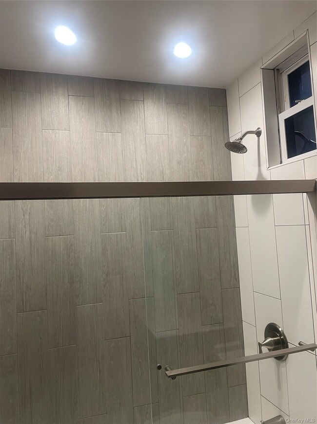 Building Photo - 17-20 Menahan St