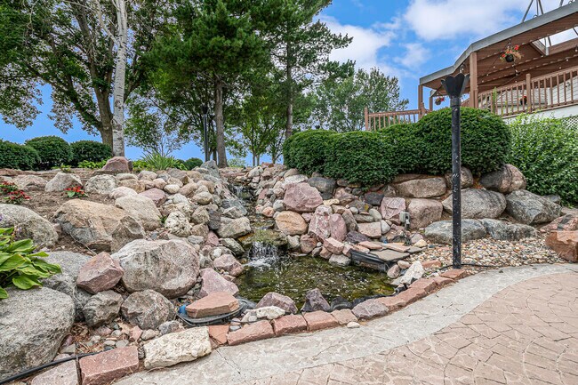 Building Photo - 811 Western Hills Dr