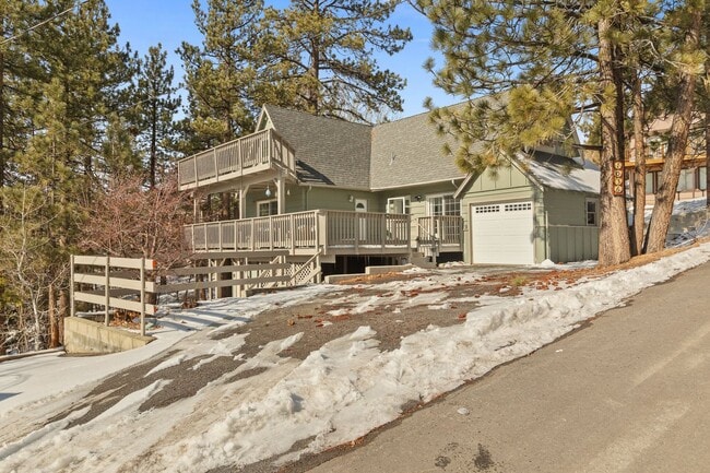 Building Photo - Lake-View 4BR Cabin with Dual Decks in Faw...