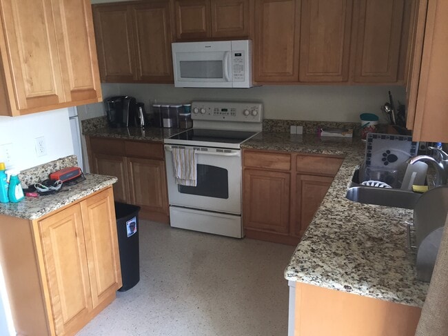 Building Photo - 515 E Miller St