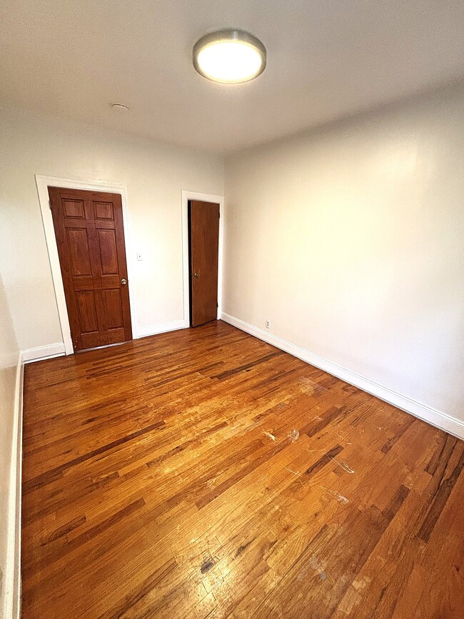 Building Photo - 309 E 91st St