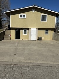 Building Photo - 600a Sara St