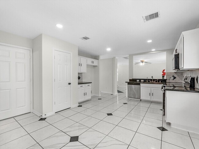Building Photo - 15118 Gaines Meadow Ct