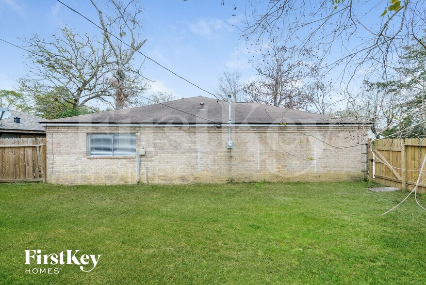 Building Photo - 1 Midwood Cir