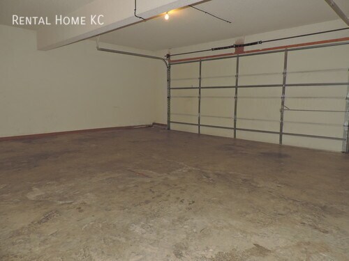 Building Photo - 2-bedroom Townhouse with Double Garage #11228