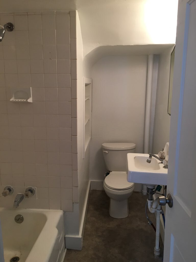 Building Photo - 900 N 10th St