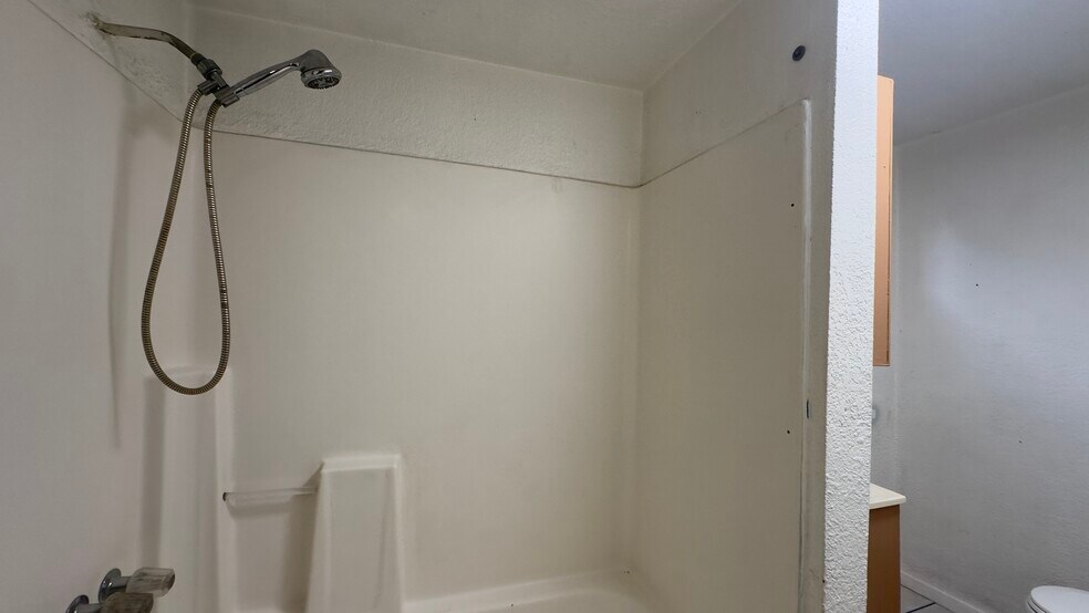 Building Photo - 1387 E 49th St