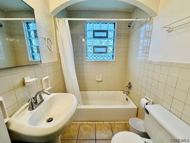 Building Photo - 608 Lamberd Ave