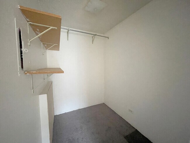 Building Photo - Cute 1 bedroom, full bathroom condo