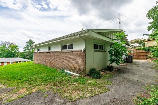 Building Photo - 719 Mcgowan Rd