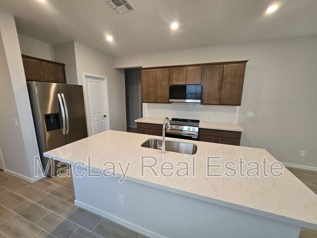 Building Photo - 33723 Blackwell Dr