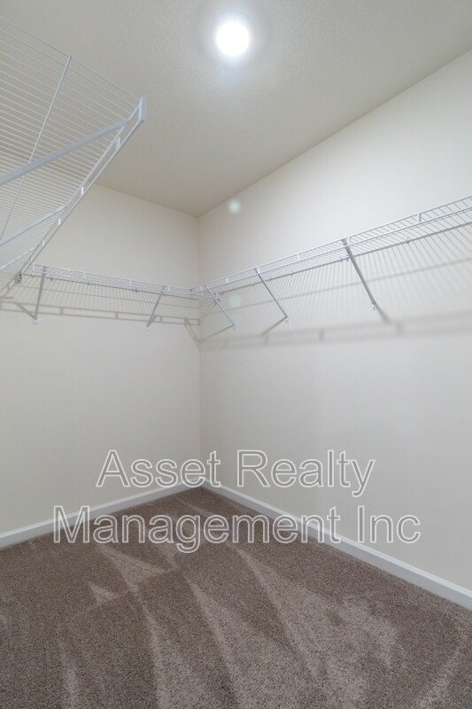 Building Photo - 2076 Southwood Cir