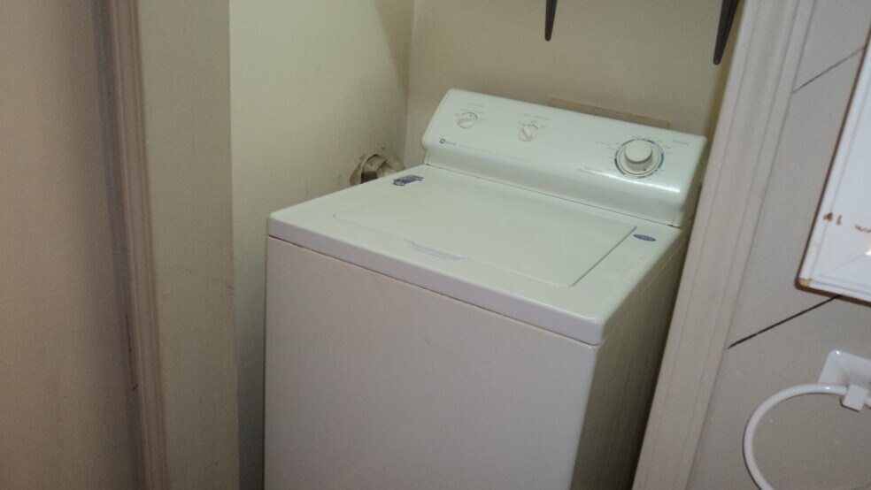 washer included - 117 E Suttenfield St
