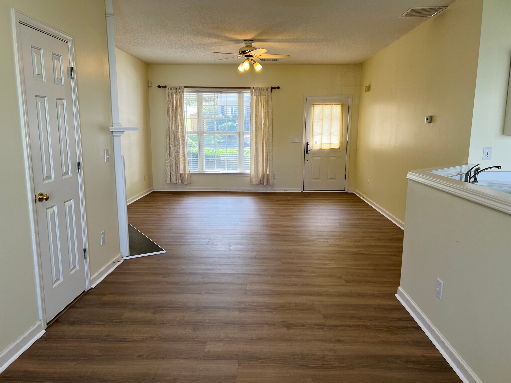 Building Photo - 205 Wellisford Ct