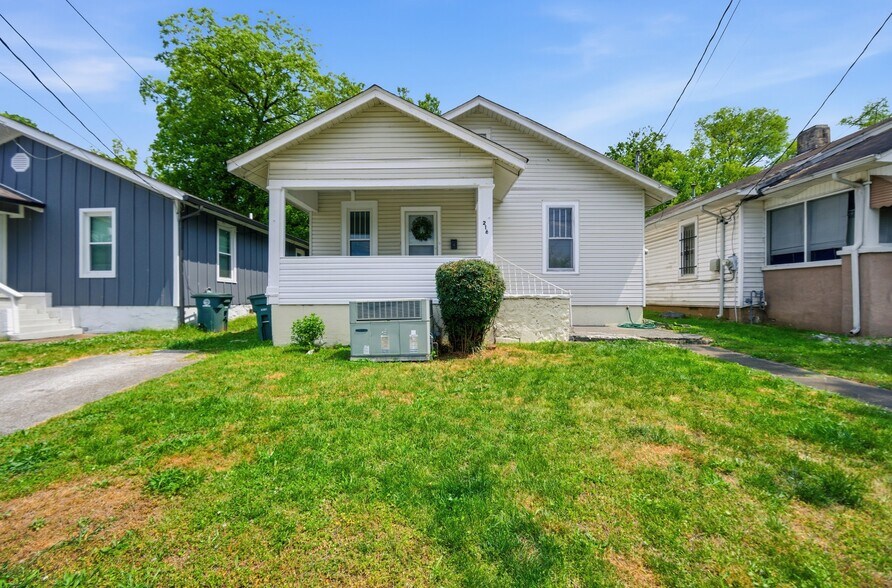 Building Photo - 216 N Hickory St