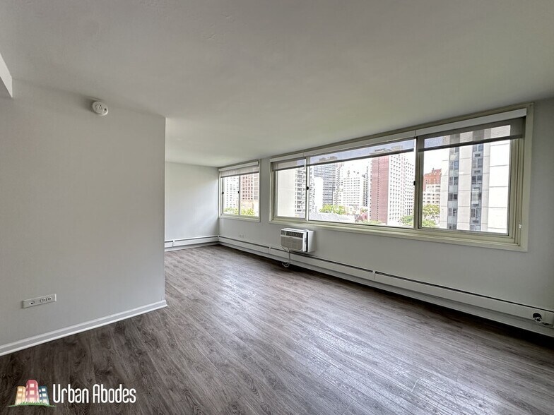 Building Photo - 1335 N Dearborn St