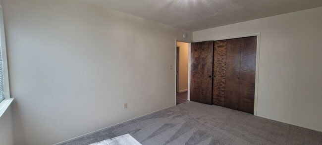 Building Photo - Newly Updated 3 Bdrm 2 Bath House Near Schools and Shopping, Corner of Shasta Pines and Mistletoe
