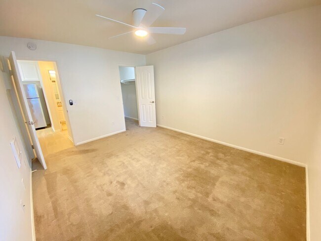 Building Photo - 1 Bedroom, 1 Bath Condo in Pacific Pines Community