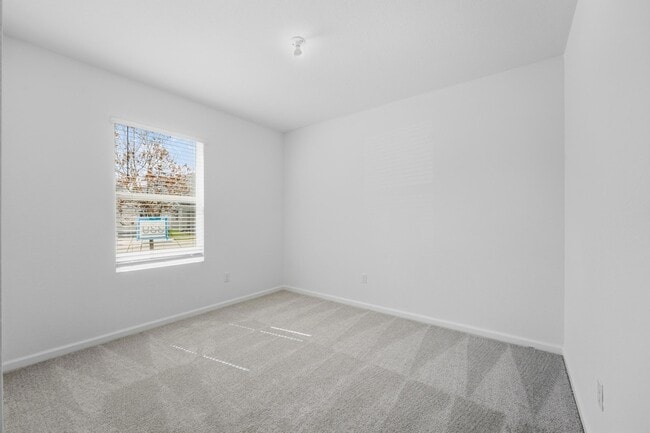 Building Photo - 10739 NW Moon Rise Ln