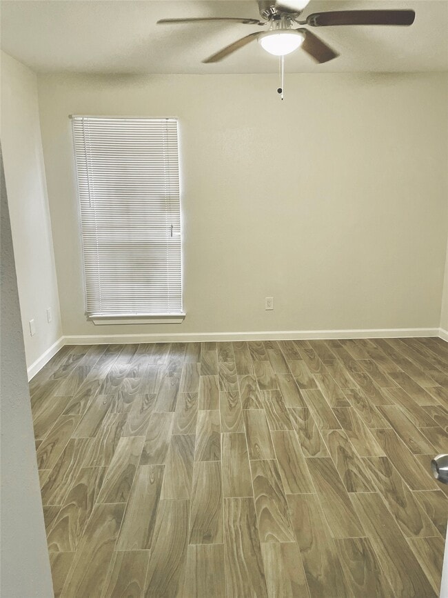 Building Photo - 9350 Country Creek St