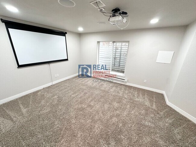 Building Photo - 1325 S Chambers Rd