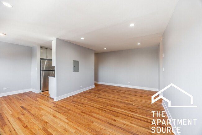 Building Photo - 6954 N Sheridan Rd