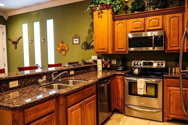 Building Photo - 117 E Lantana St