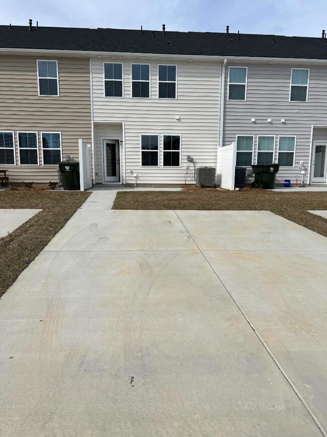 Building Photo - 147 Pine Gate Dr