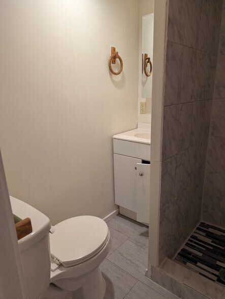 Building Photo - 16043 Leadwell St