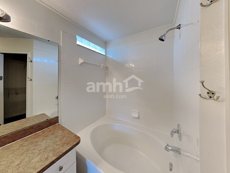 Building Photo - 9643 Patrician Dr