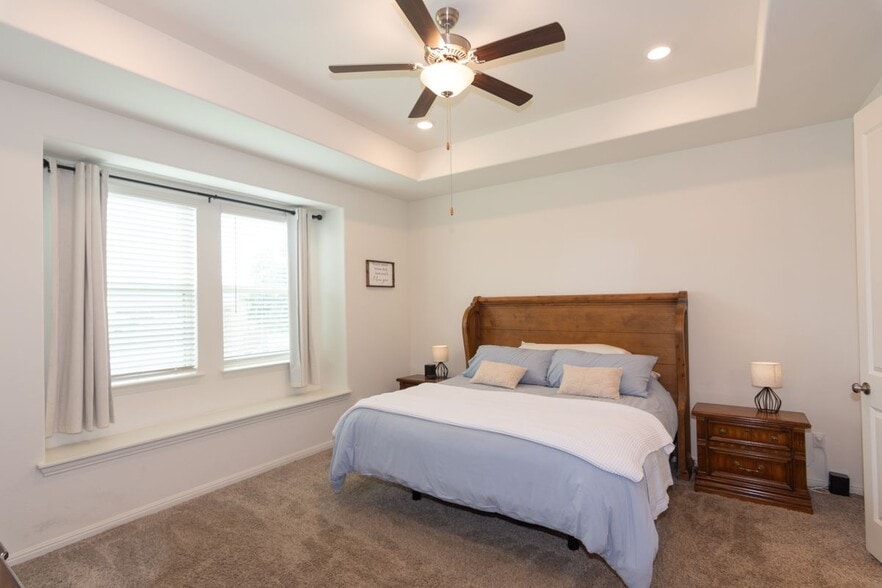 Building Photo - 501 Sixpence Ln