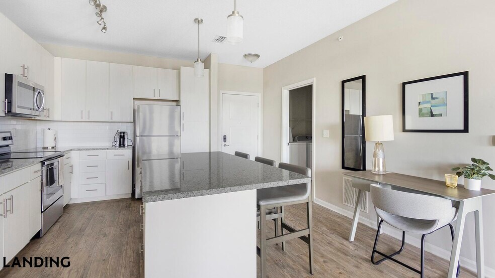 Building Photo - 2300 Tapestry Park Dr