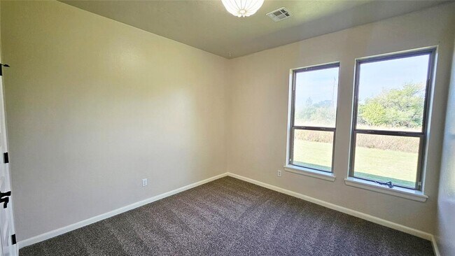 Building Photo - 6301 Hilltop Dr