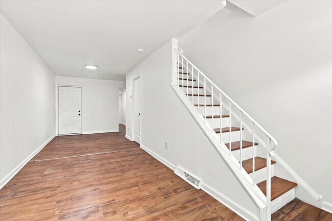 Building Photo - 2846 Amber St