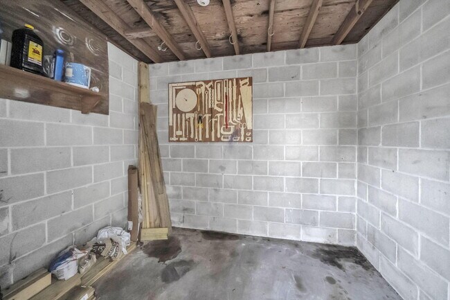 Building Photo - 358 Kepner Dr NE