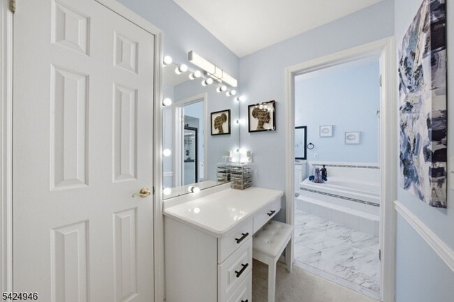 Building Photo - 11 Rosewood Ln