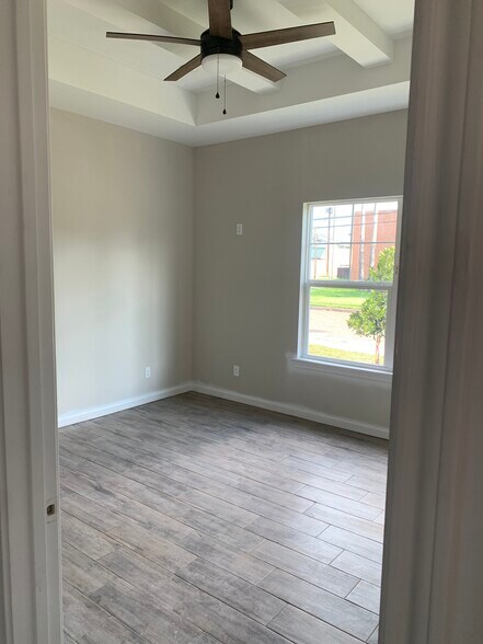 Front bedroom - 311 S Indiana Ave